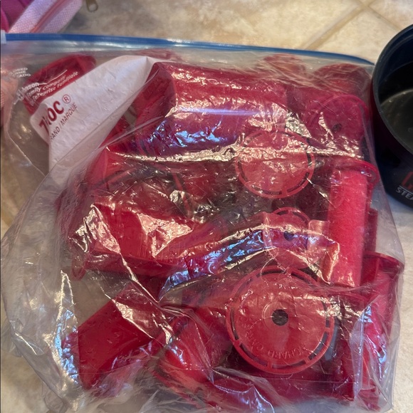 Caruso Steam Setter with Bold Red Rollers - Picture 4 of 6